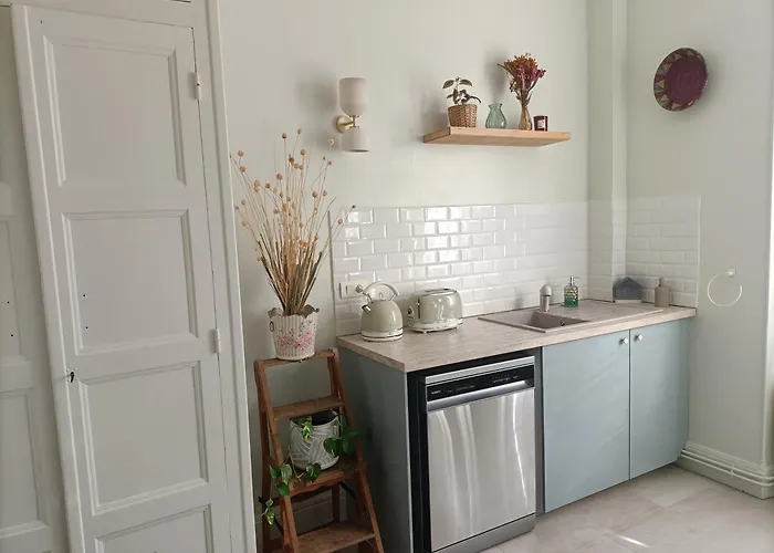 Le Fifties Apartment *